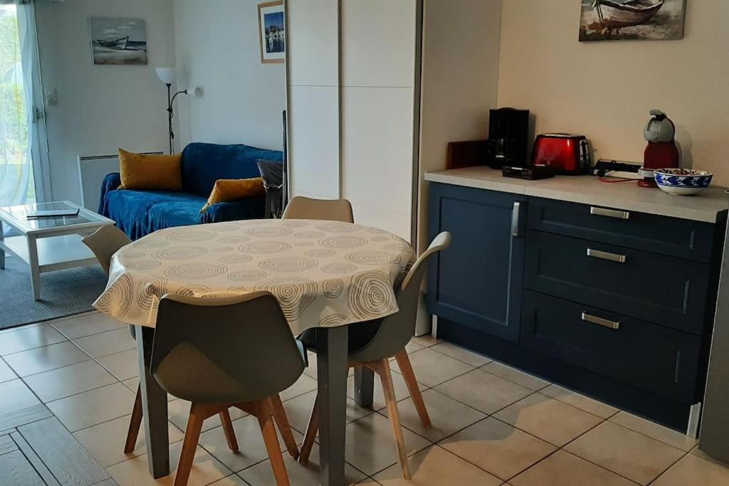 Hyper Centre De Sarzeau, Grand Appartement Au Calme Avec Jardinet Exterior foto